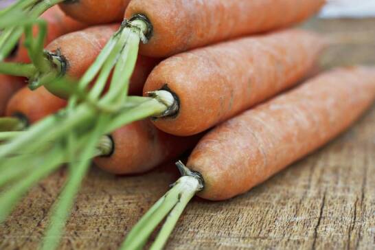 Jak świeżość warzyw obranych wpływa na smak potraw?