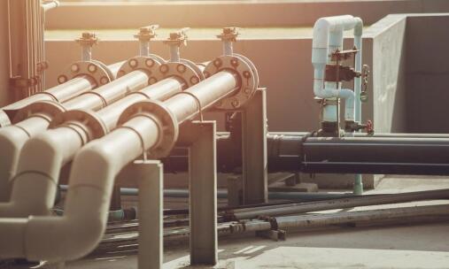 Jakie są najczęstsze wyzwania związane z wynajmem sprzętu wod-kan?