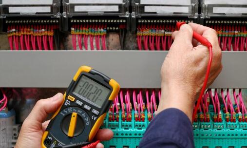 Jakie są główne zalety korzystania z bezpłatnych pomiarów instalacji elektrycznej?