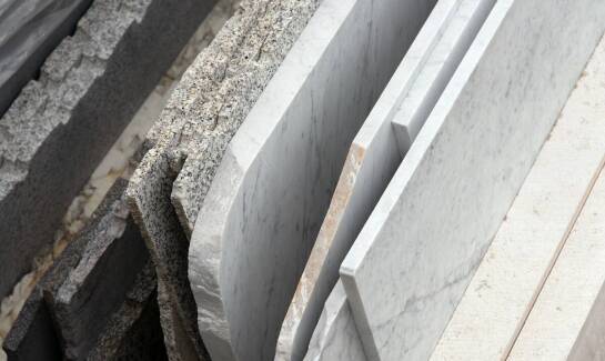 Przegląd najnowszych trendów w projektowaniu parapetów marmurowych