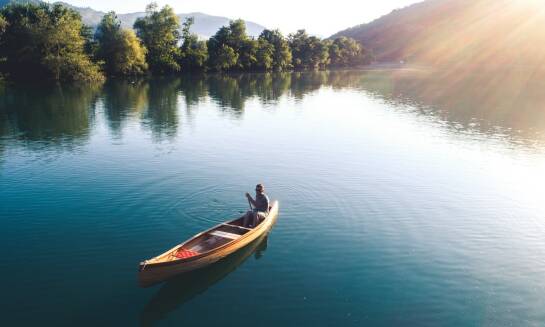 Rowerowe wycieczki połączone z rejsami – odkrywanie Mazur z dwóch perspektyw