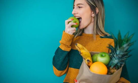 Wpływ diety na zdrowie jamy ustnej – jak dbać o zęby na co dzień?