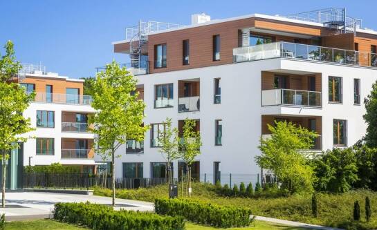 Pompy ciepła w budynkach mieszkalnych: idealne rozwiązanie na każdą porę roku