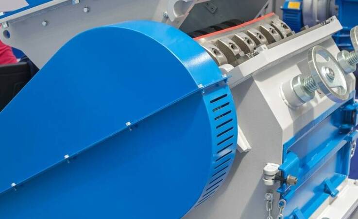 Jakie są kluczowe zalety wynajmu kruszarki do gruzu?