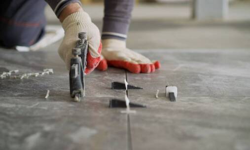 Proces kafelkowania: od przygotowania powierzchni po finalny efekt