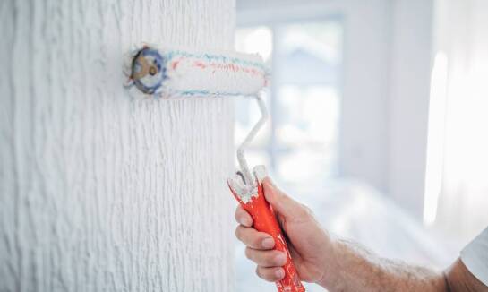 Dlaczego warto inwestować w malowanie specjalnymi farbami izolującymi?