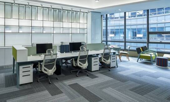 Jakie są najważniejsze zalety stosowania access point w małych i średnich firmach?