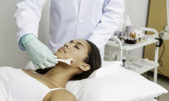 Jakie korzyści przynosi mezoterapia igłowa dla skóry wrażliwej?