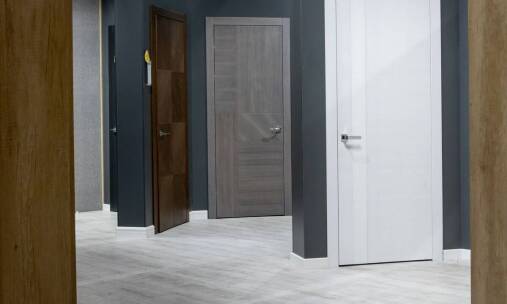 Jakie korzyści niesie za sobą wybór drzwi wewnętrznych z materiałów ekologicznych?