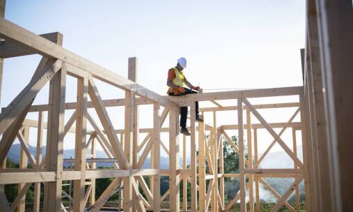 Jakie są najważniejsze etapy montażu rusztowań modułowych?