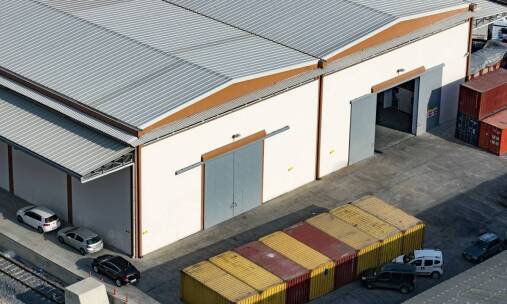 Kontenery magazynowe: Optymalne wykorzystanie przestrzeni składowania