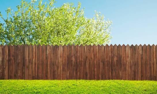 Rola ogrodzeń w ochronie przed hałasem i zanieczyszczeniami