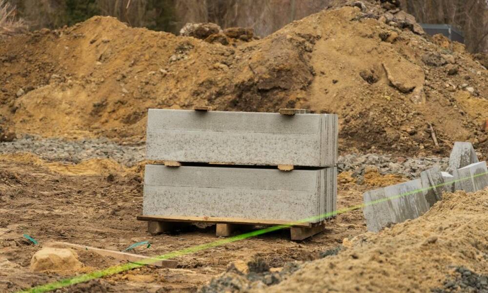 Jak bloczki fundamentowe wpływają na izolację termiczną budynków?