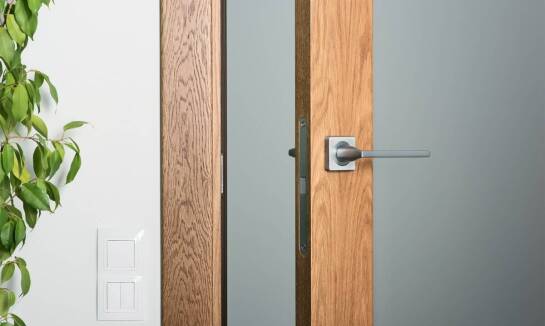 Różnorodność materiałów w drzwiach wewnętrznych – co wybrać?