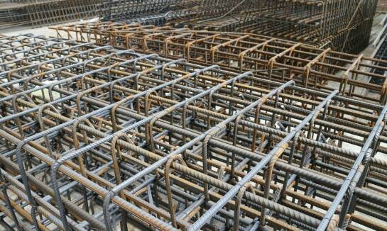 Znaczenie zbrojenia w konstrukcjach hydrotechnicznych i jego wpływ na trwałość