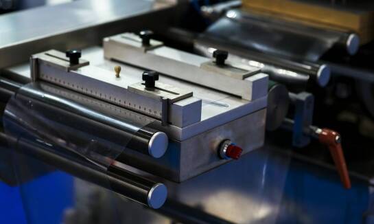 Innowacyjne rozwiązania w próżniowym pakowaniu żywności – co warto wiedzieć?