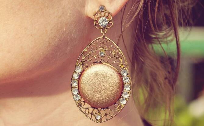 Kolczyki z bursztynem – elegancja inspirowana naturą