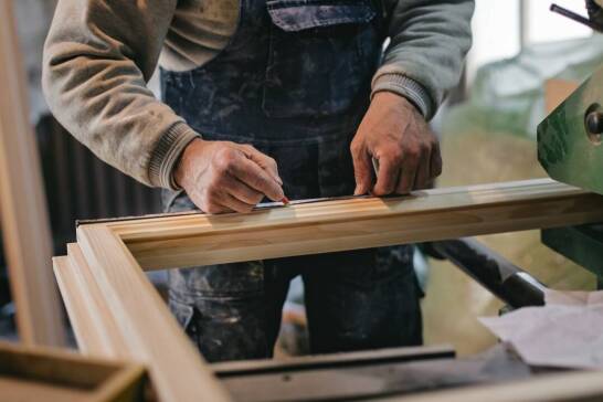 Zalety profesjonalnego montażu okien w domach jednorodzinnych