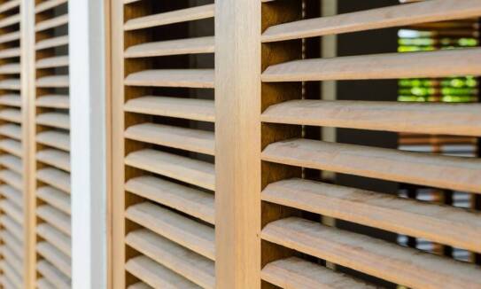 Jakie są zalety korzystania z lokalnych producentów żaluzji?