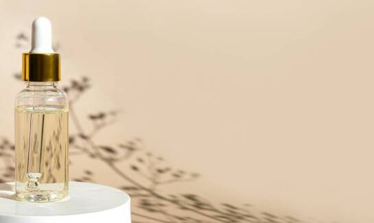 Zastosowanie metalu i drewna w produkcji trumien kremacyjnych – porównanie