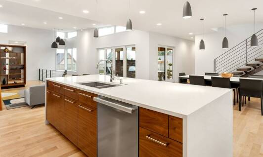 Rola oświetlenia w projektowaniu kuchni na zamówienie – jak je dobrać?