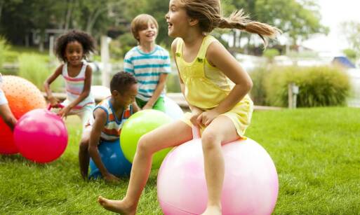 Jak karuzele wpływają na rozwój równowagi u dzieci?