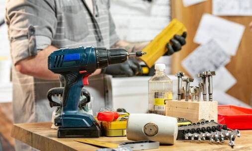 Najczęstsze problemy z elektronarzędziami i jak serwis elektronarzędzi może pomóc?