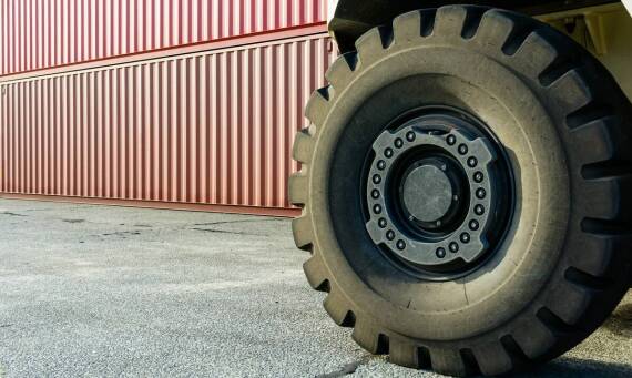 Jak akumulatory ciężarowe 24V wspierają rozwój technologii transportowych?