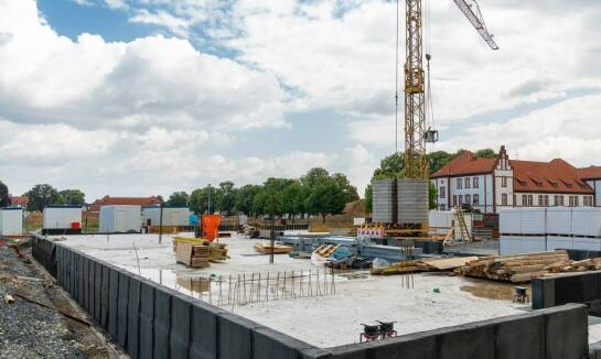 Osuszacze powietrza – jak poprawiają warunki pracy na placu budowy?