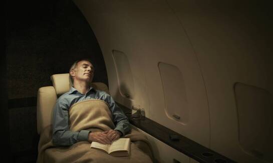 Loty z Łodzi do Londynu: Jakie są dostępne opcje klas kabinowych?