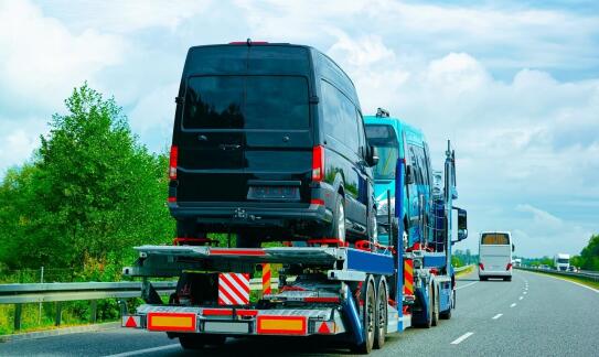Proces door-to-door w transporcie aut z Holandii – jak to działa?