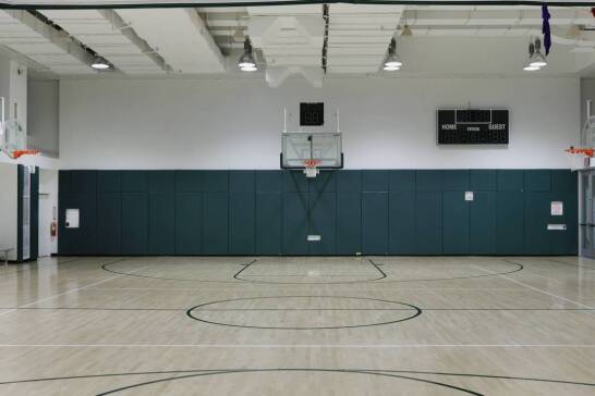 Jakie są korzyści z wdrożenia Smart Home w obiektach sportowych?