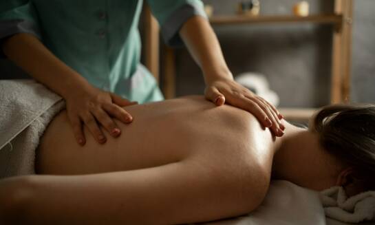 Jak terapia manualna wspiera leczenie przewlekłych bólów mięśniowych?