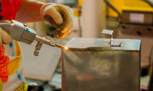 W jaki sposób serwis zgrzewarek kondensatorowych wpływa na koszty eksploatacji?