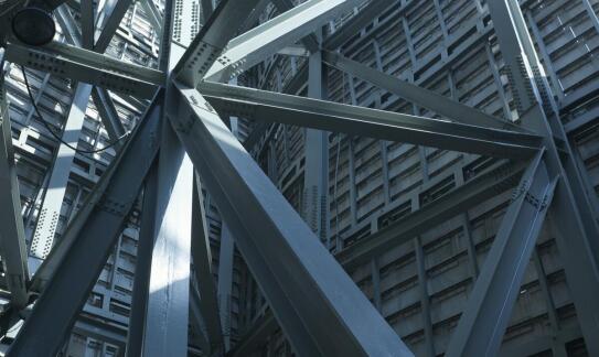 Zastosowanie aluminium w produkcji konstrukcji: korzyści i wyzwania