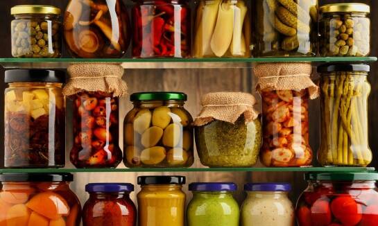 Odkryj różnorodność smaków dzięki warzywom w puszce i pastom curry