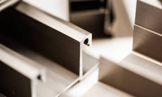 Jak profile stalowe przyczyniają się do efektywności energetycznej budynków?