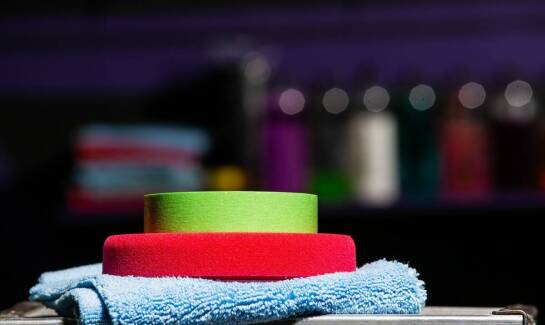 Różnorodność czyściw przemysłowych: Jak dopasować wybór do specyfiki branży?