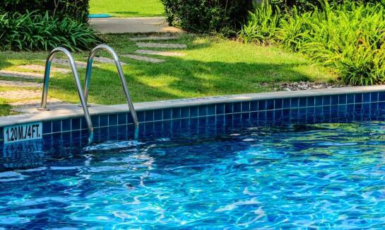 Nowoczesne technologie uzdatniania wody w basenach: co warto wiedzieć?