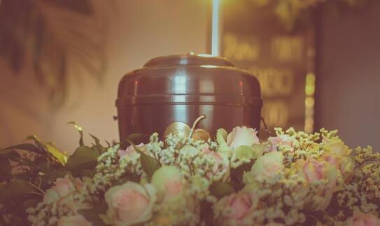 Czy transport zwłok to podstawowa usługa pogrzebowa?