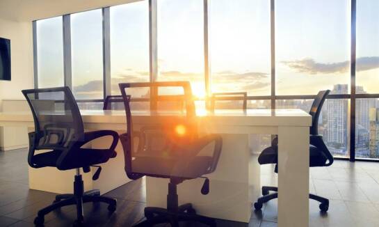 Artykuły biurowe a komfort pracy: co warto wiedzieć przed zakupem?