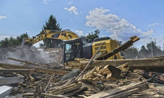 Zastosowanie usług koparką w projektach rewitalizacji terenów miejskich