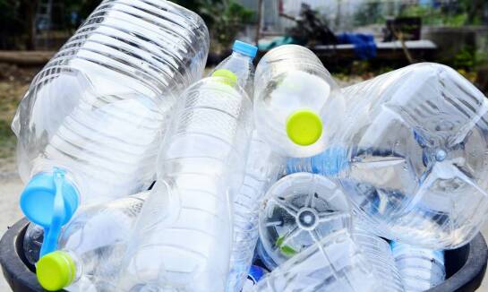 Wpływ cen surowców na proces recyklingu szkła