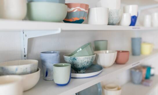 Praktyczne zastosowania emaliowanych naczyń w kuchni