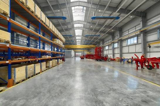 Skuteczne metody dezynfekcji powierzchni magazynowych w obiektach przemysłowych