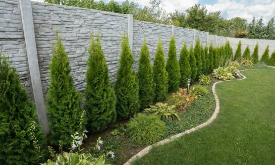 Trendy w projektowaniu ogrodzeń z cortenu: nowoczesność i elegancja