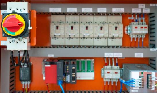 Serwonapędy w kontekście Przemysłu 4.0 – co warto wiedzieć?