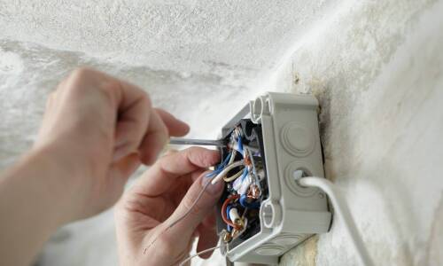 Montaż instalacji elektrycznych a ochrona przeciwpożarowa