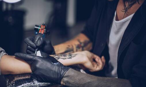 Tatuaże jako pamiątki z ważnych momentów życiowych