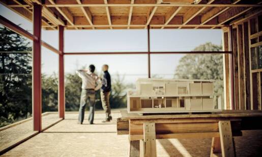 Jakie czynniki wpływają na wybór materiałów ogniochronnych w projektach budowlanych?